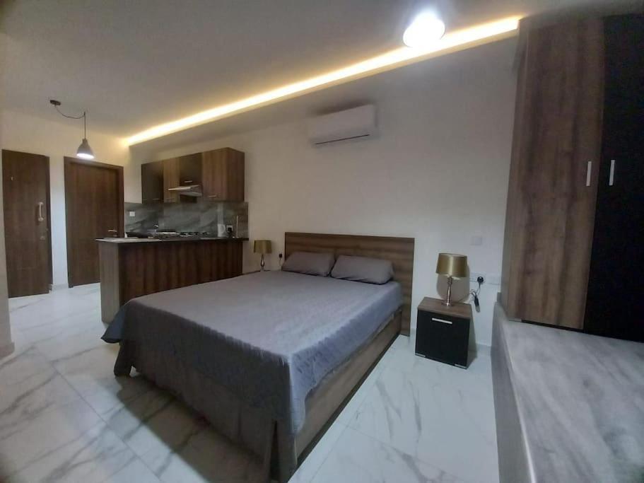Brand New 1 Bedroom Flat Apartment *